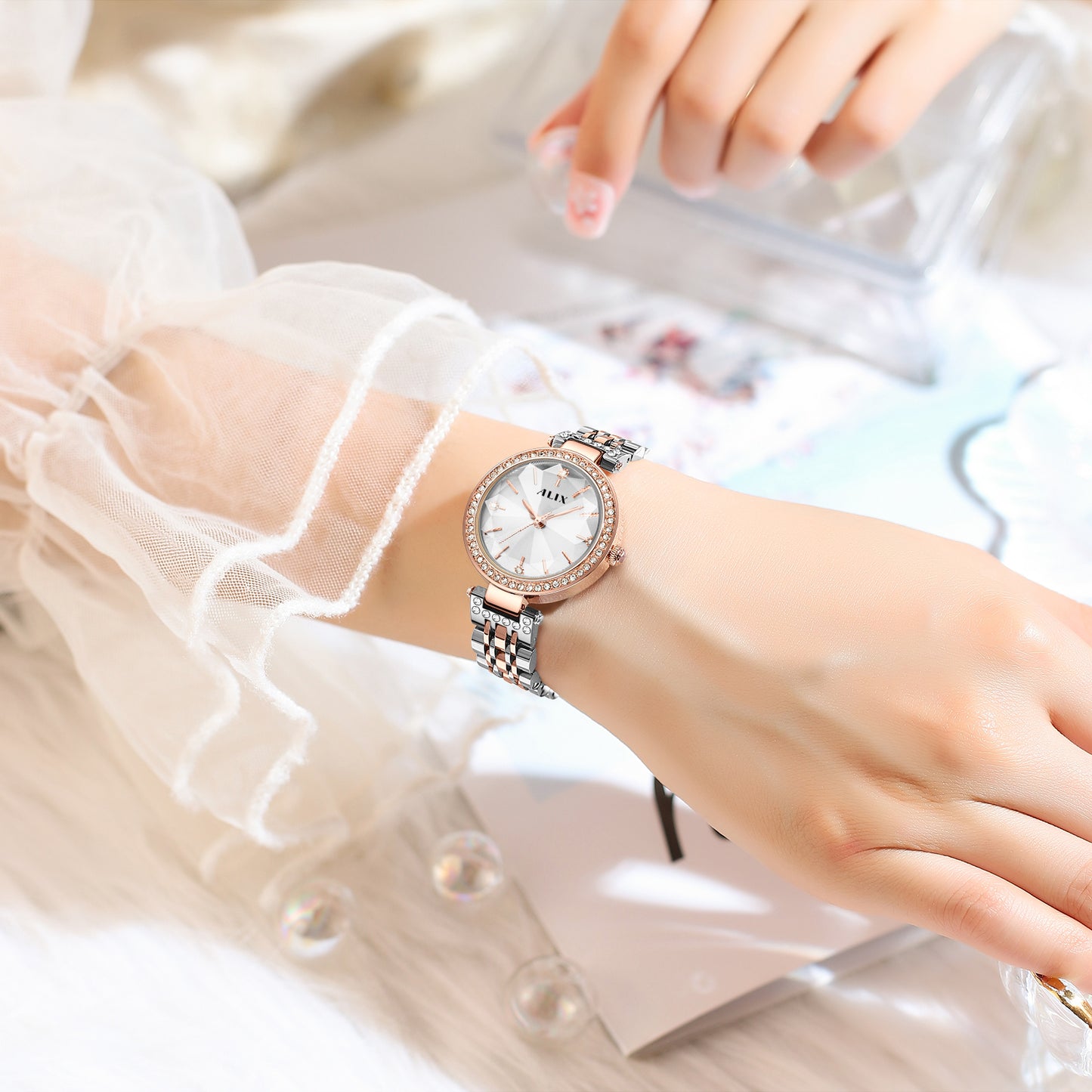 AL2532 Sparkling crystal white facet dial with rosegold strap Analog Watch