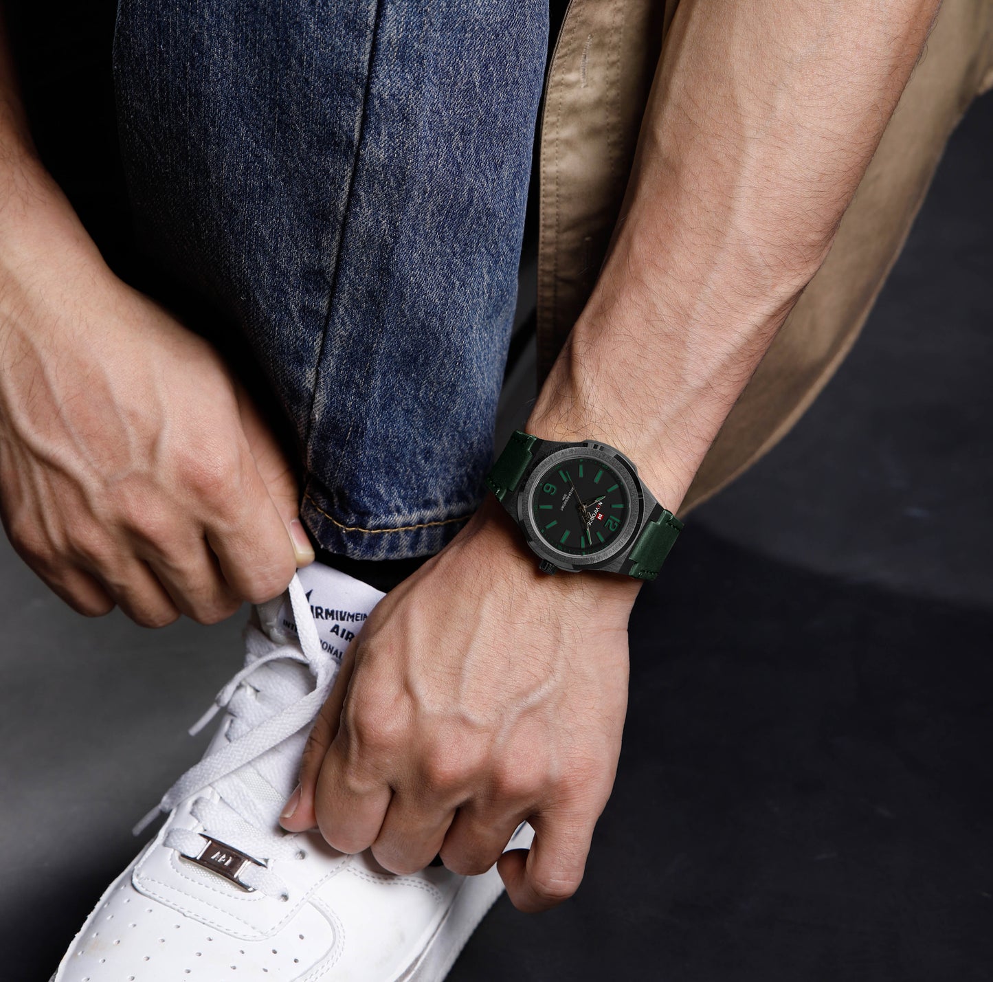 Naviforce NF9233 black and green with leather strap Analog Watch