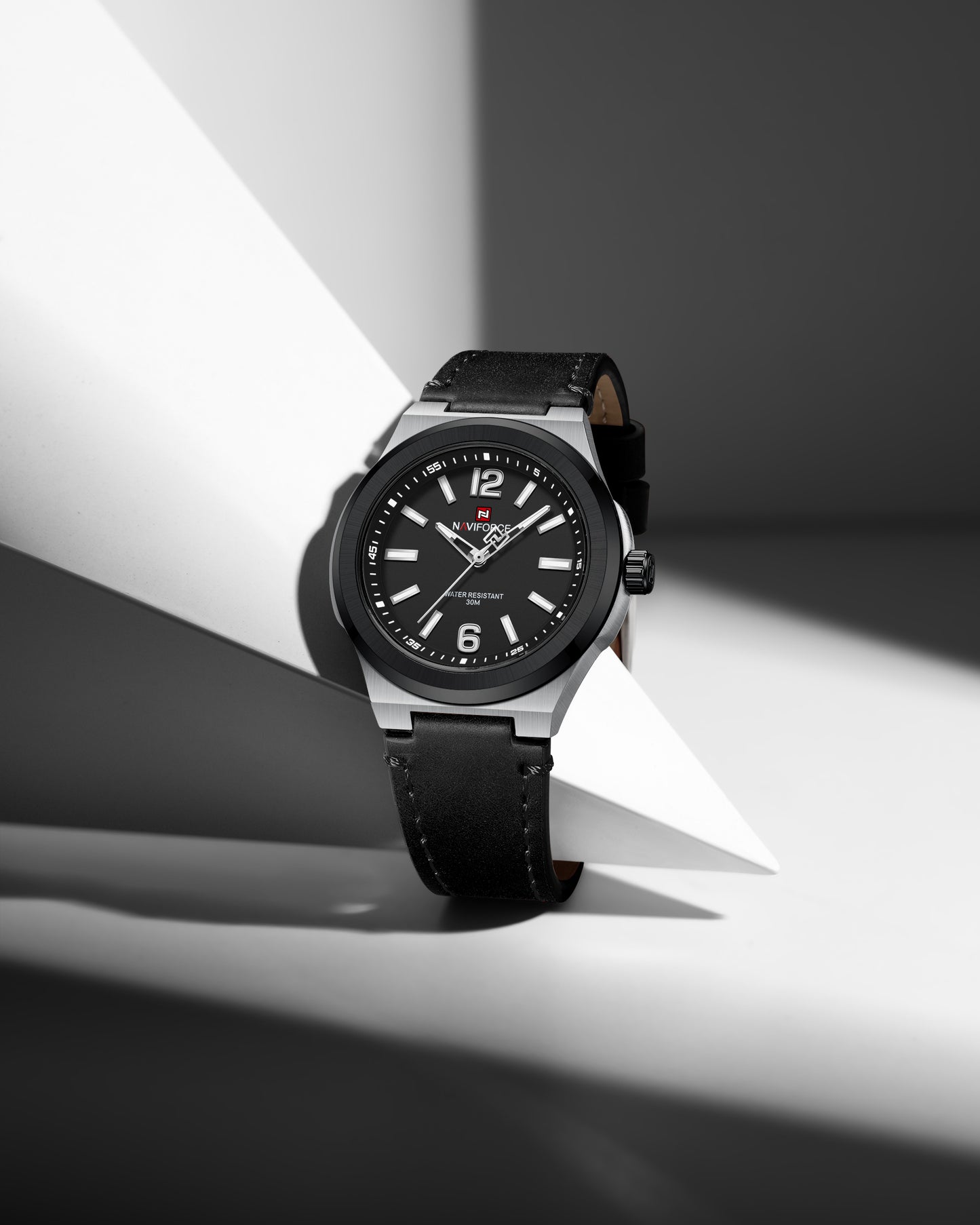 Naviforce NF9233 black and Silver with leather strap Analog Watch