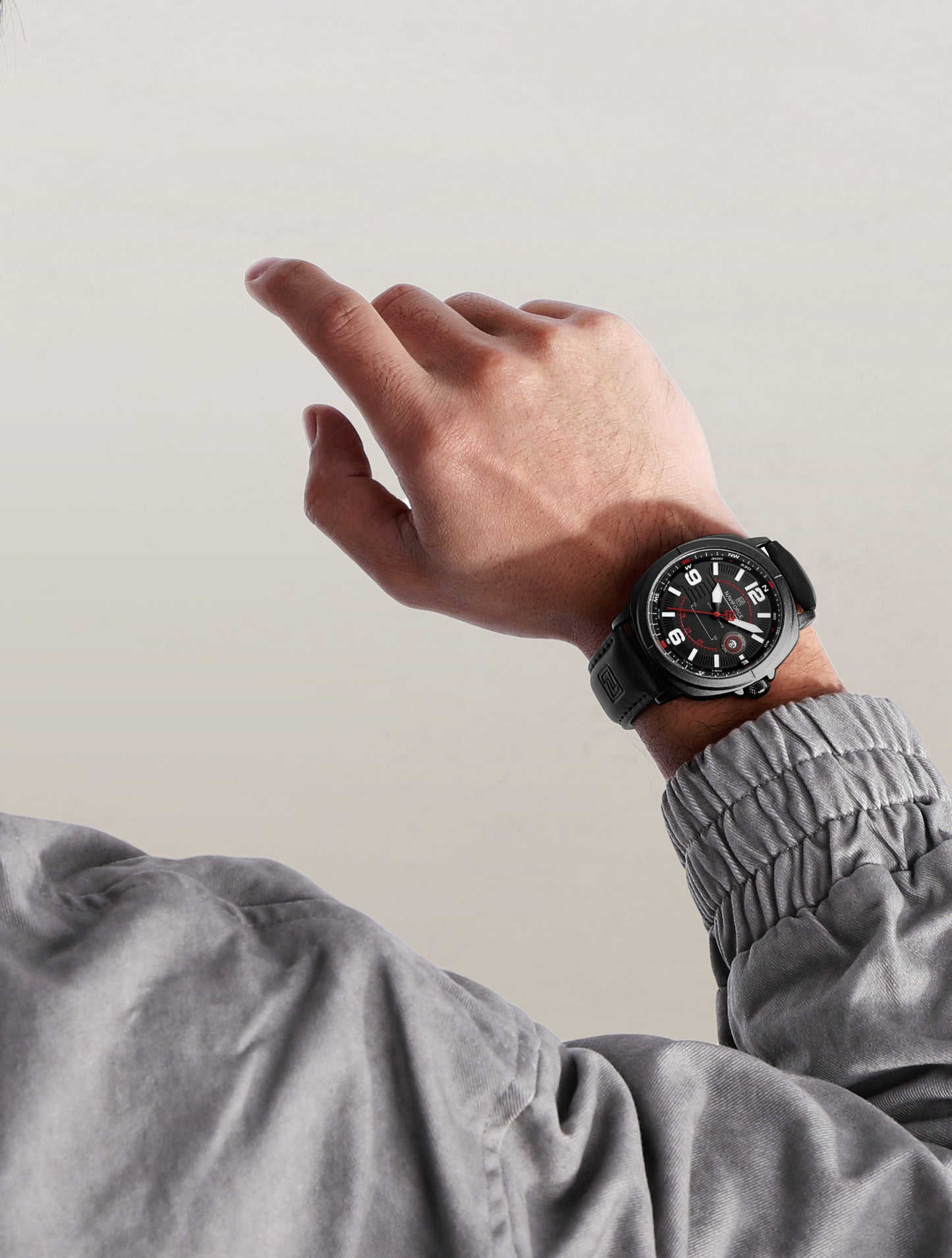 Naviforce NF8078 black dial with black leather strap Analog Watch