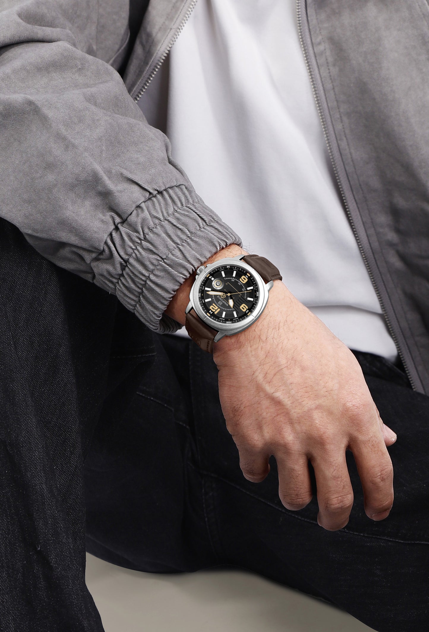 Naviforce NF8078 black dial with brown leather strap Analog Watch
