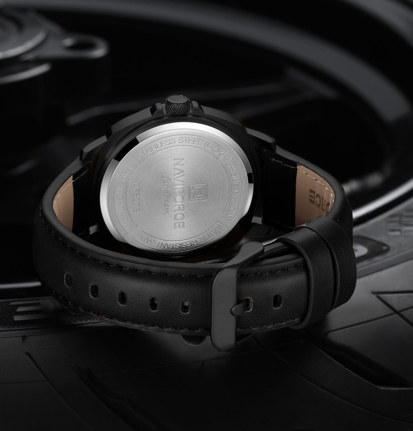 Naviforce NF8078 gray dial with black leather strap Analog Watch