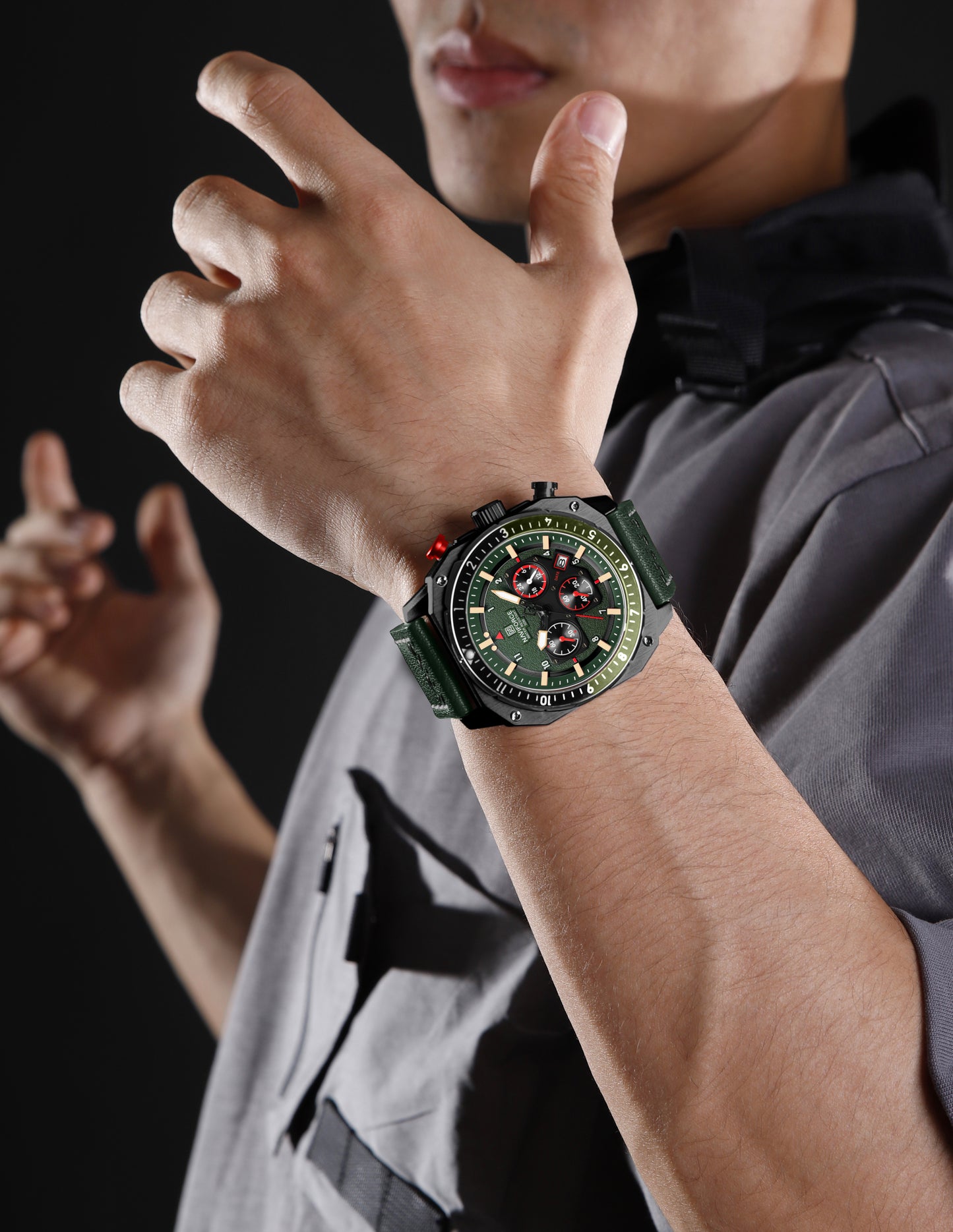 Naviforce NF8057 Green Leather Strap Analog Watch