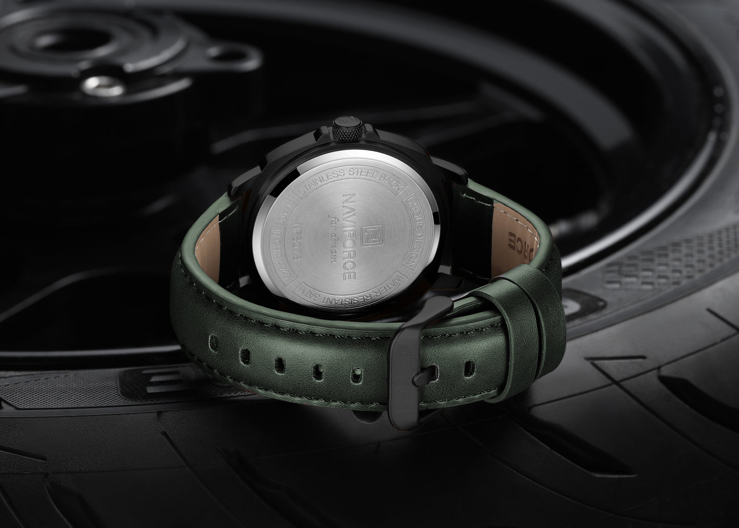 Naviforce NF8078 green dial with green leather strap Analog Watch
