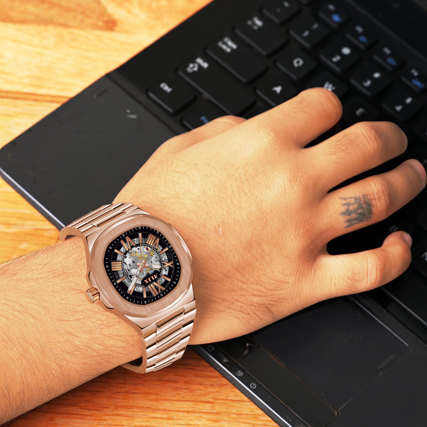 AL2904 Rosegold premium Analog Watch