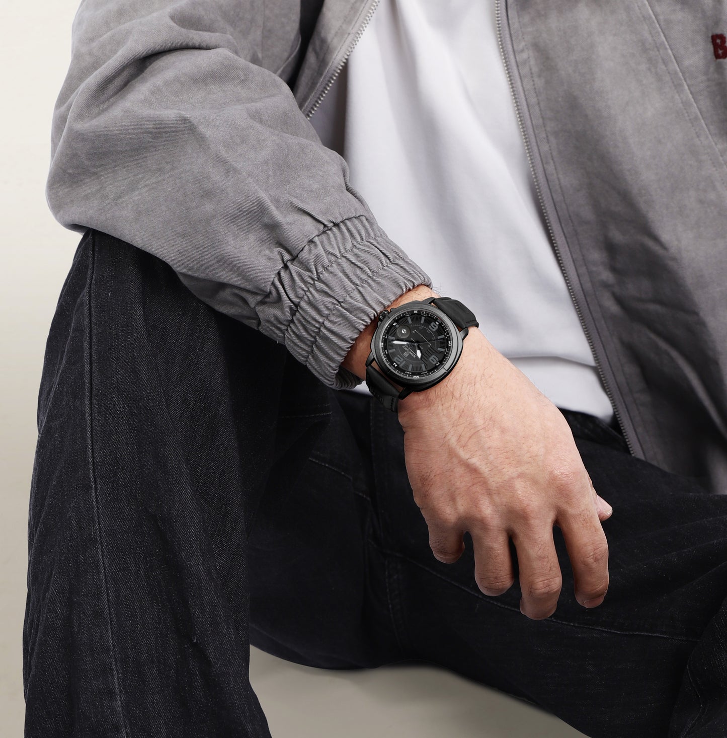 Naviforce NF8078 gray dial with black leather strap Analog Watch