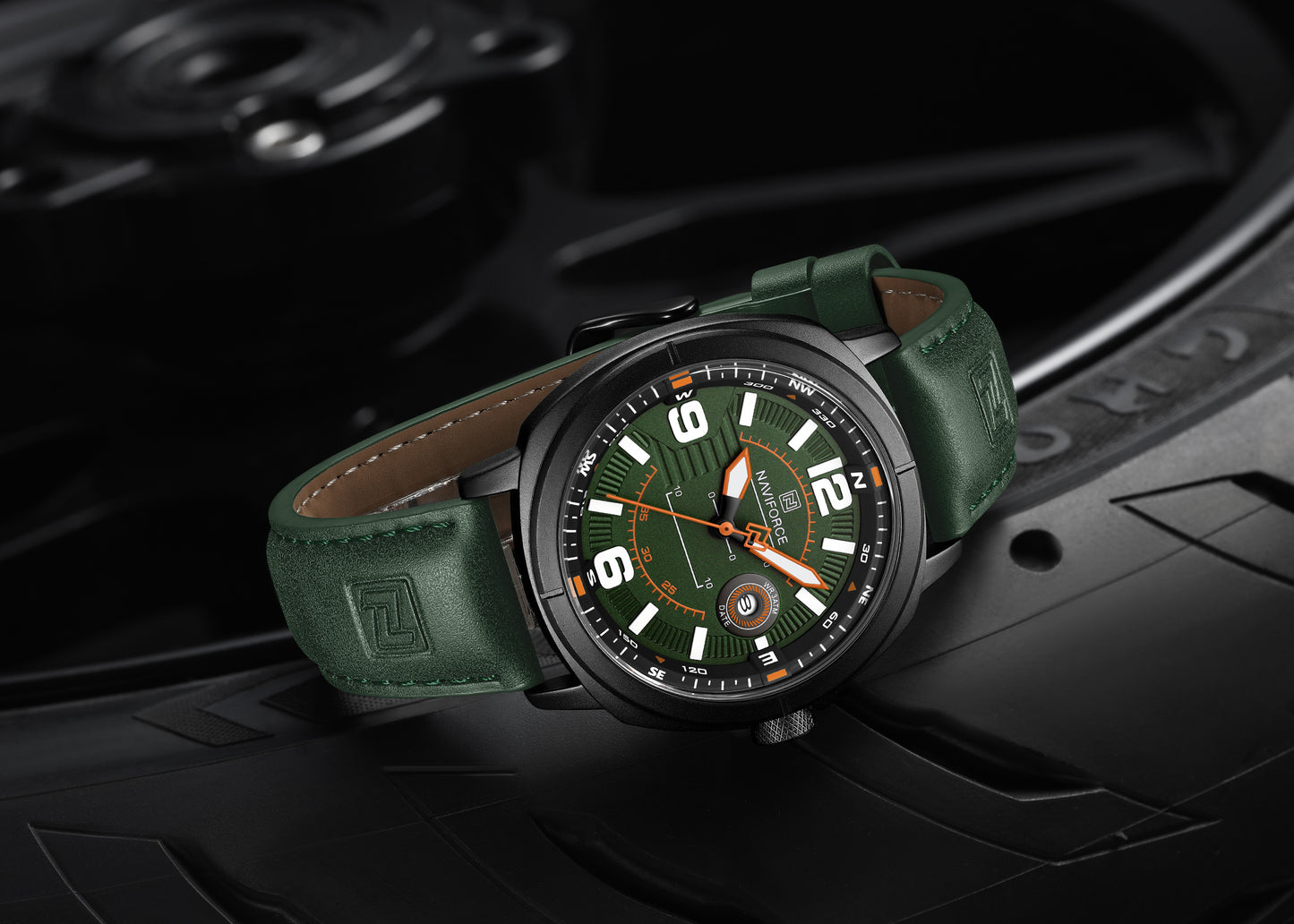 Naviforce NF8078 green dial with green leather strap Analog Watch