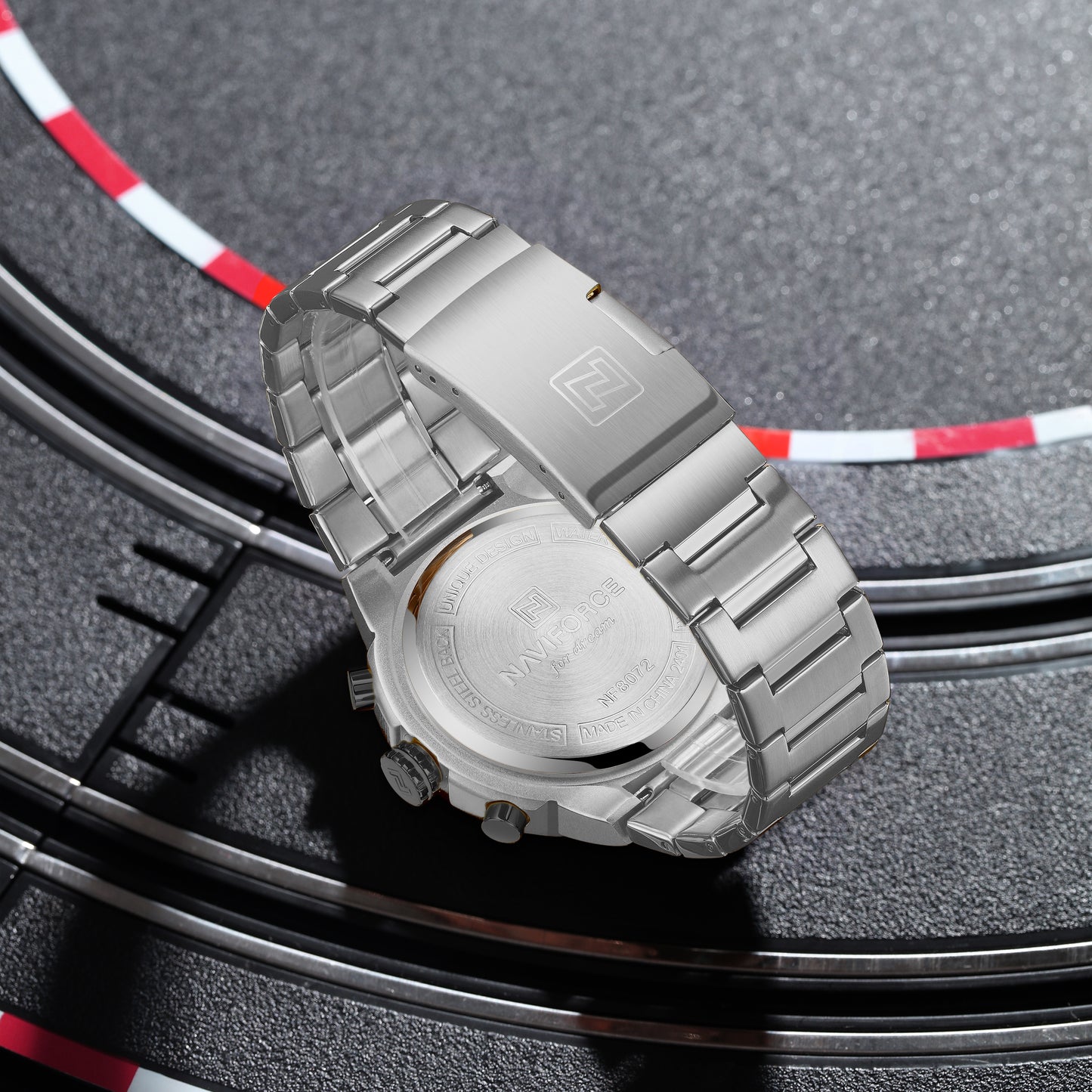 Naviforce NF8072 Men’s Military Style Multifunctional Analog Watch
