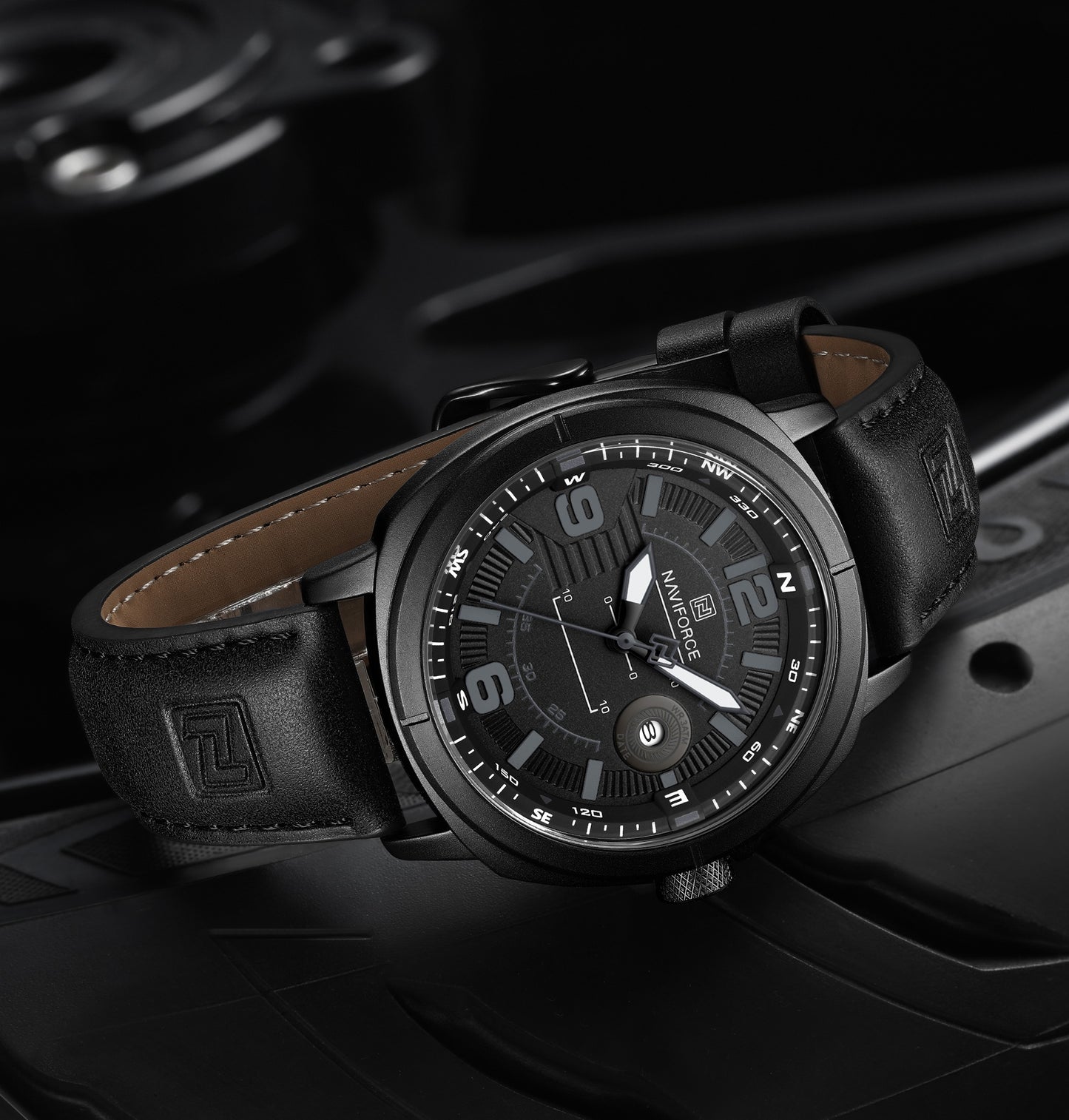 Naviforce NF8078 gray dial with black leather strap Analog Watch