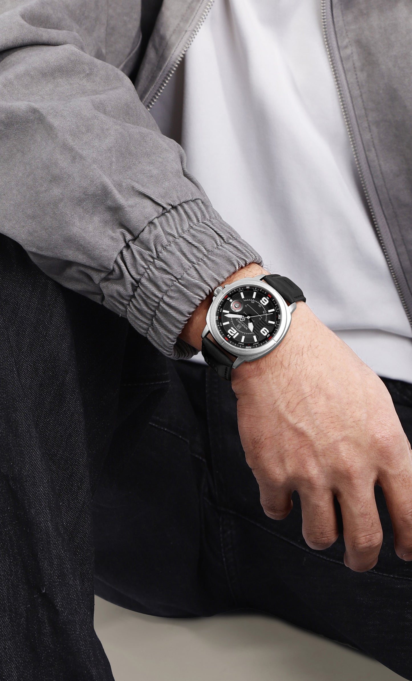 Naviforce NF8078 silver dial with black leather strap Analog Watch