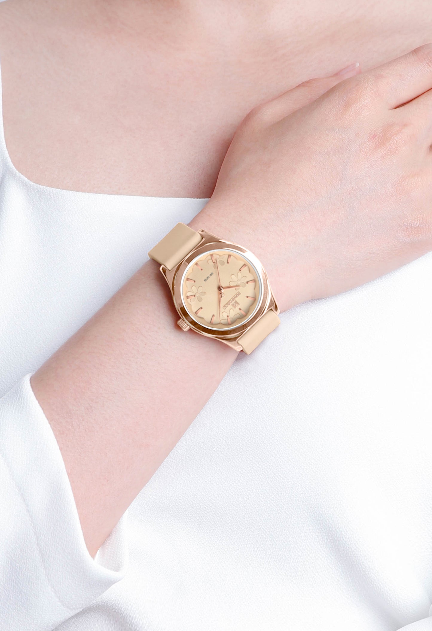 NF5051 Biege dial with silicone strap Analog Watch